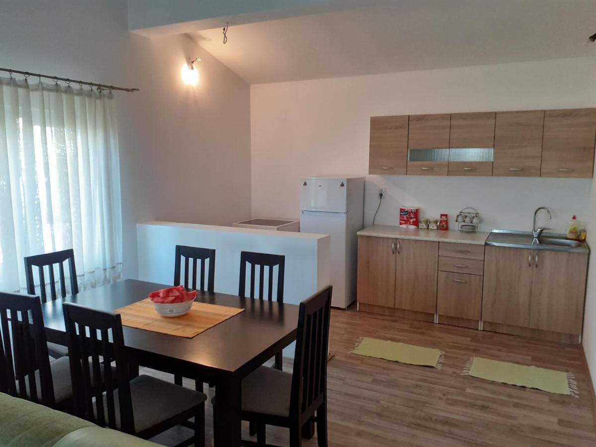 Apartment Vuk I Novak Улцинь Екстер'єр фото