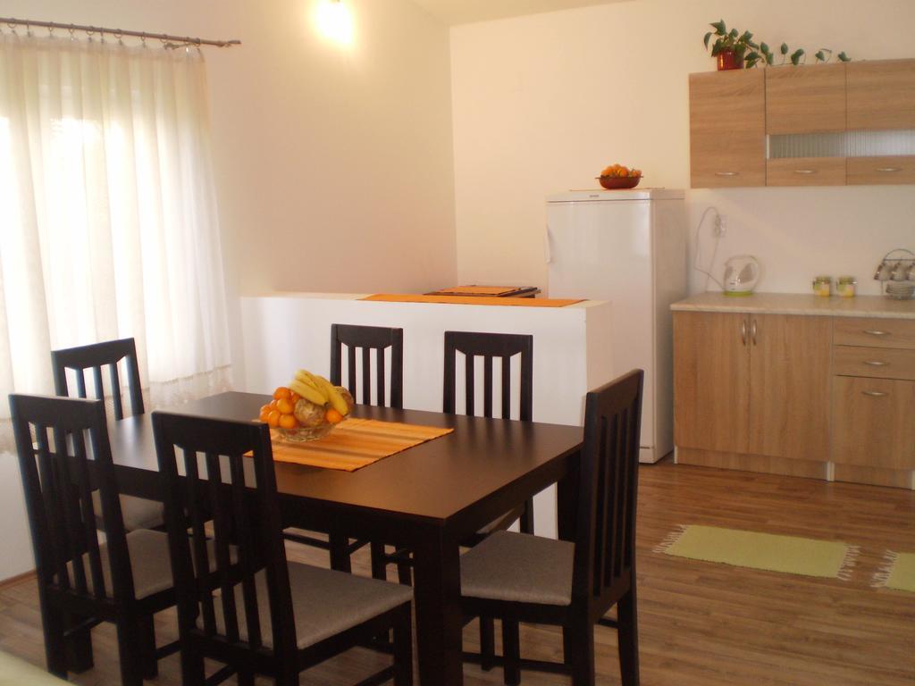 Apartment Vuk I Novak Улцинь Екстер'єр фото