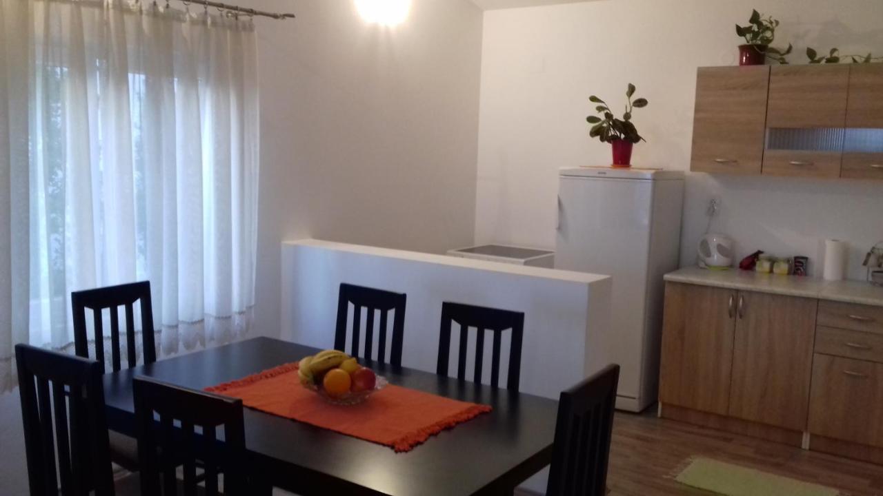 Apartment Vuk I Novak Улцинь Екстер'єр фото
