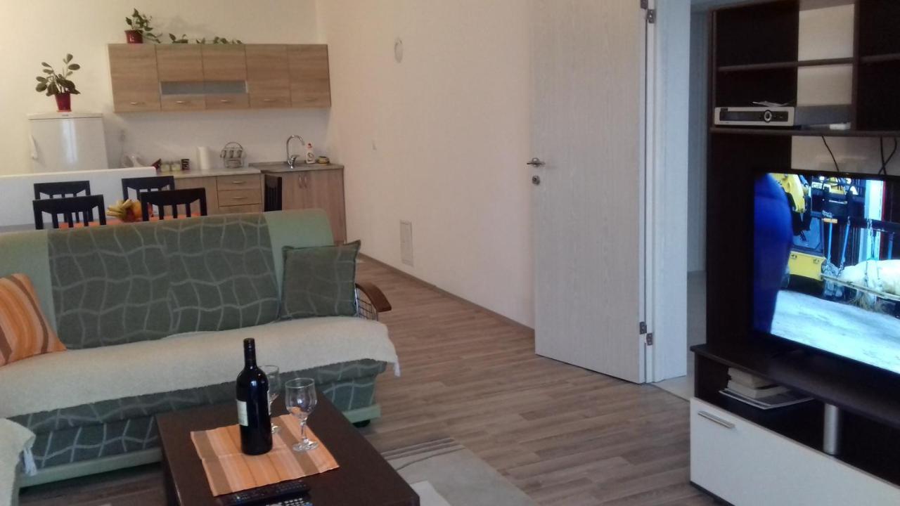 Apartment Vuk I Novak Улцинь Екстер'єр фото